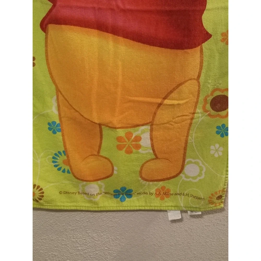 Disney Winnie the‎ Pooh Beach Towel Lime Green Floral Kids Bath Pool Towel